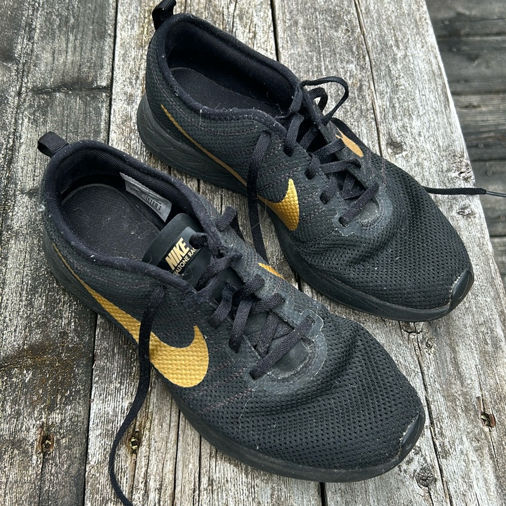 Nike Dualtone Racers, women’s size 8